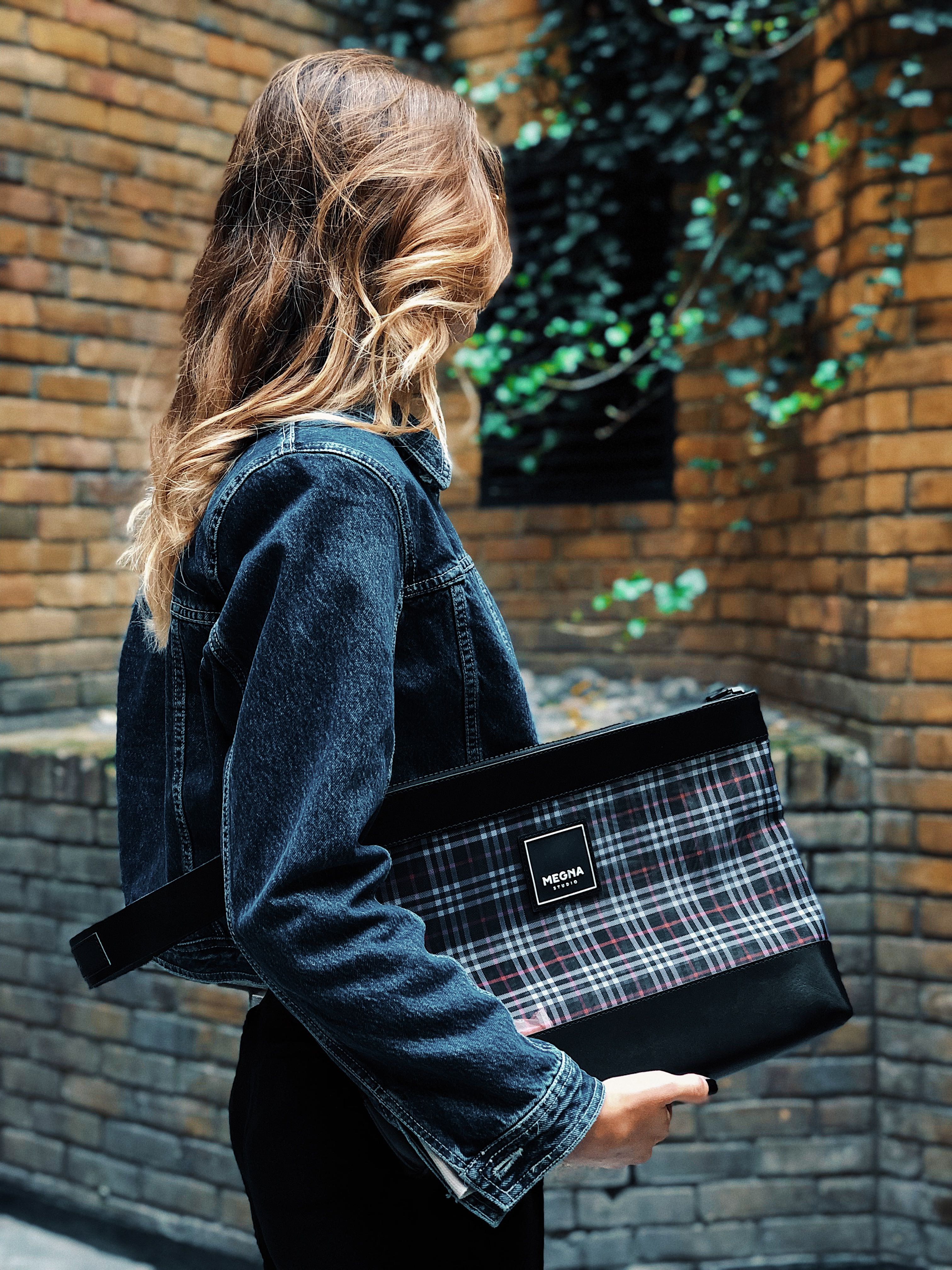 Alexa Clutch • Mesh Plaid