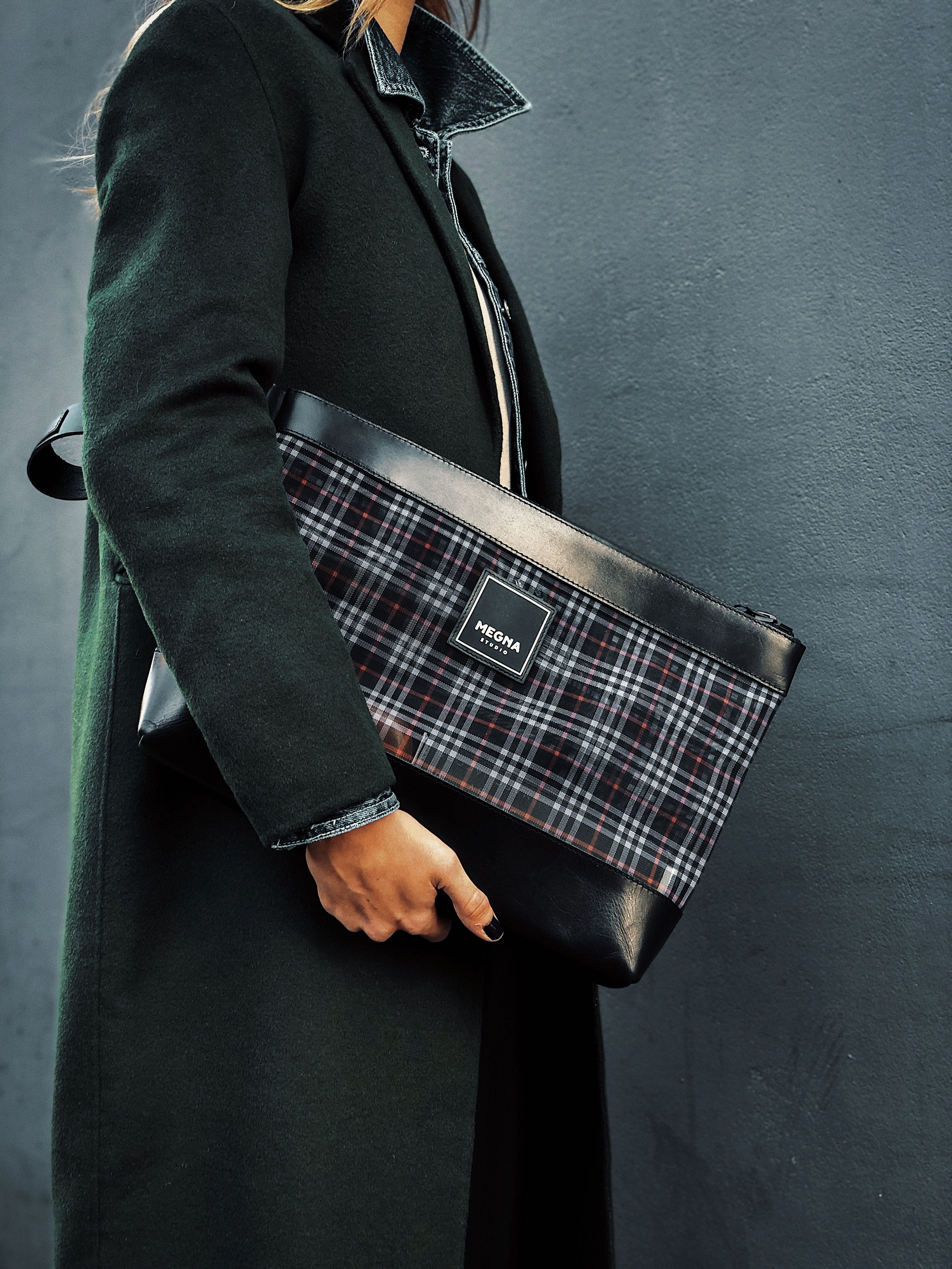 Alexa Clutch • Mesh Plaid