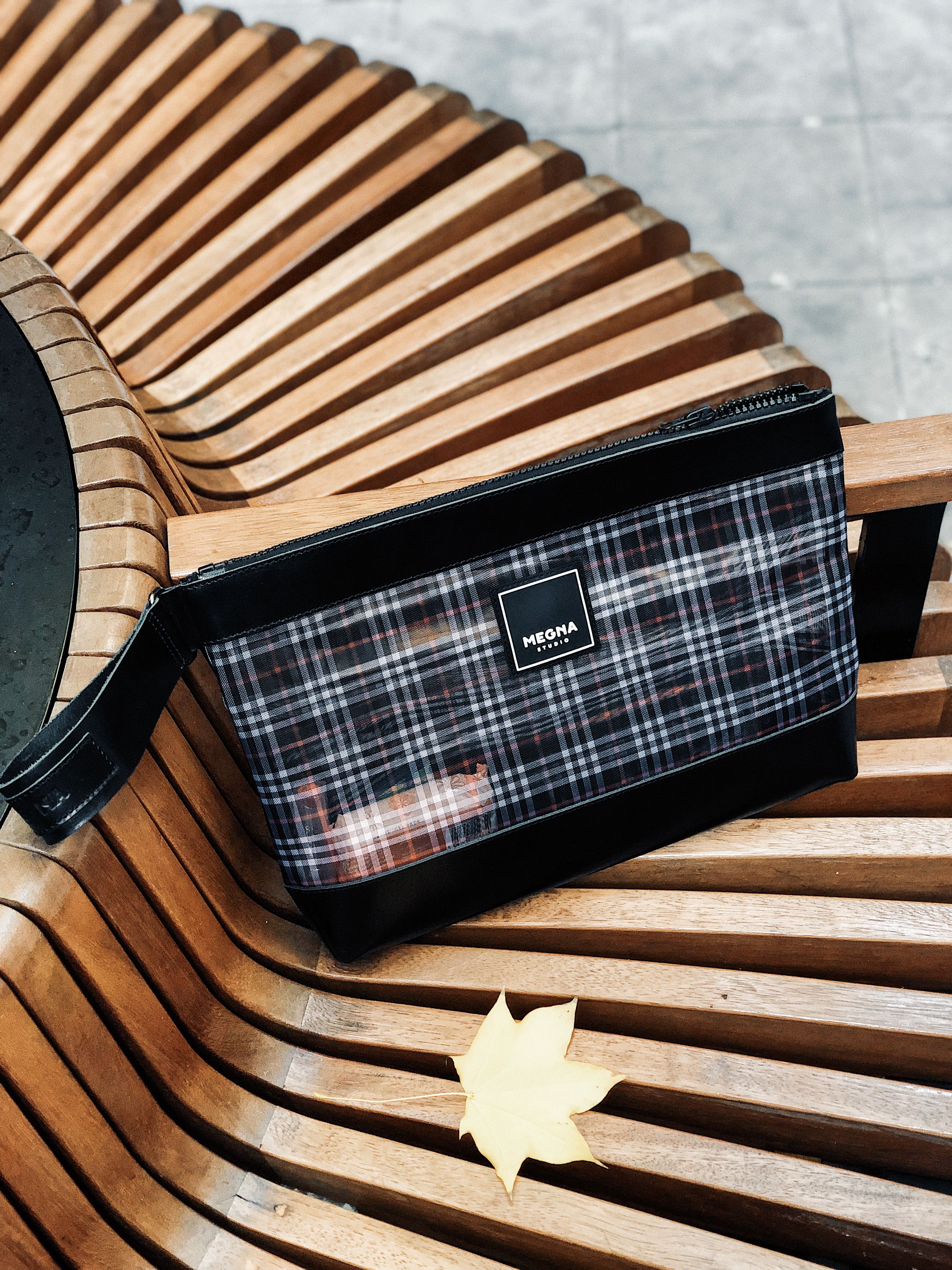 Alexa Clutch • Mesh Plaid