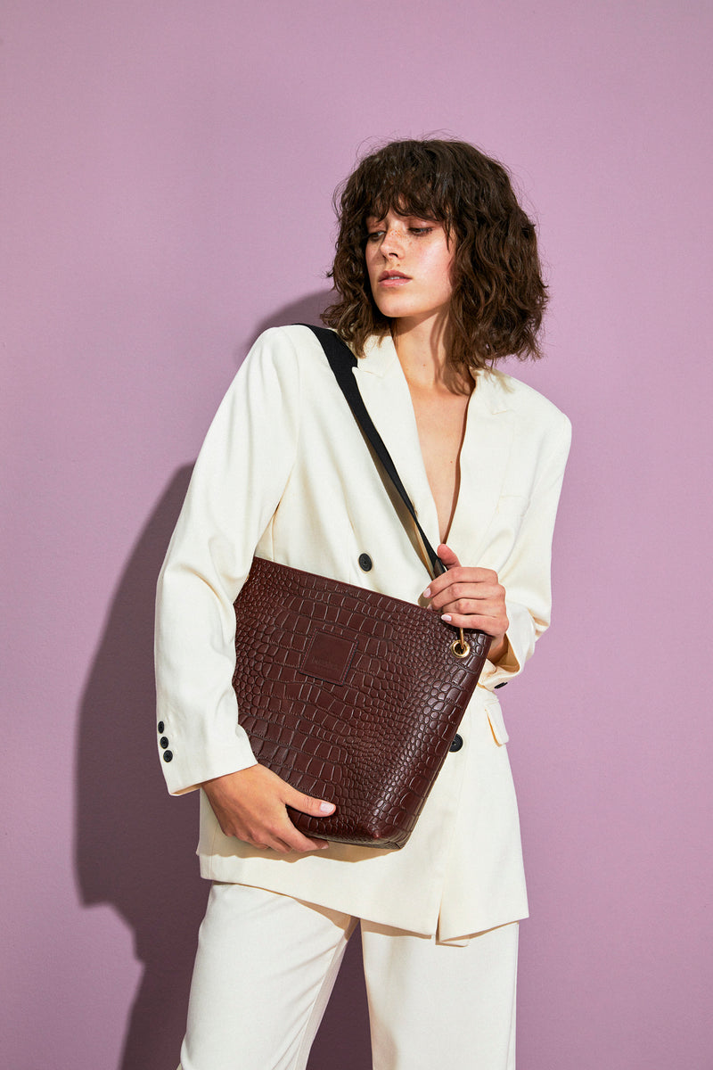 SANDRA BUCKET BAG • MEDIUM • WALNUT